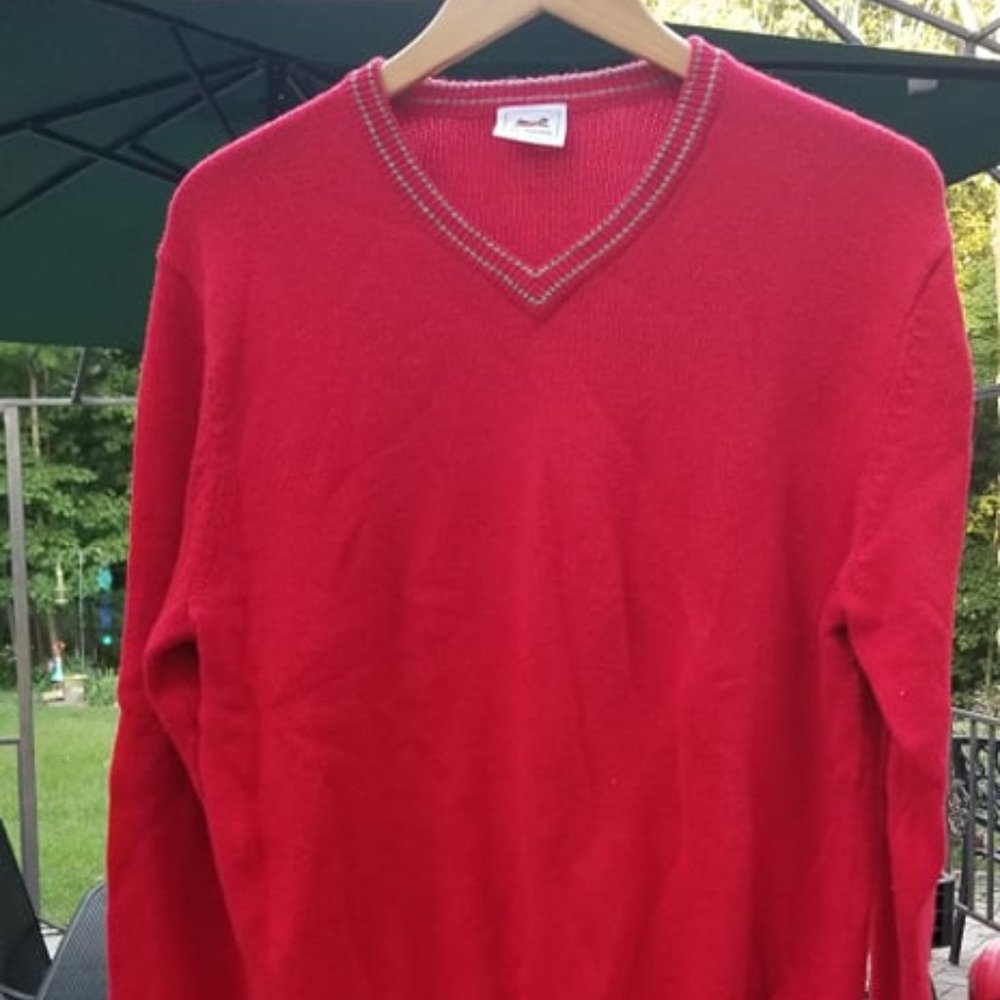 Red Mens V-Neck Sweater Le Tigre Size Small Medium